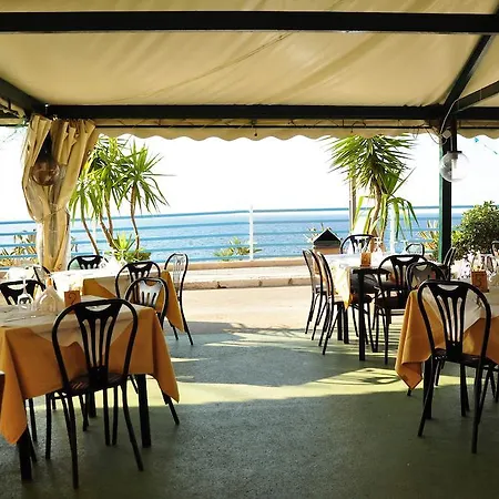 Le Bistro Trappeto Pensionat